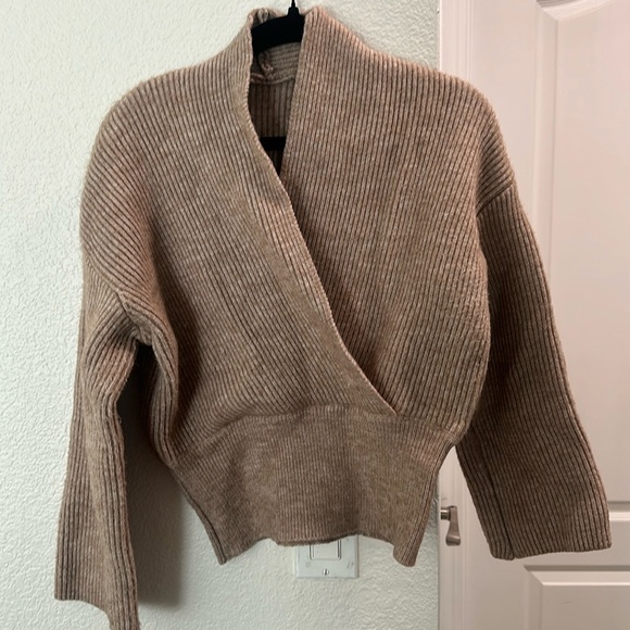 Brown knit cross top for perfect for fall/winter - Picture 2 of 3